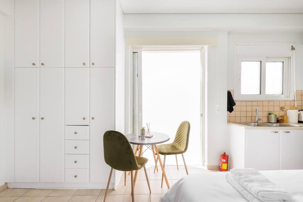 Adorable Sunny Studio With Private Balcony I Athènes Extérieur photo